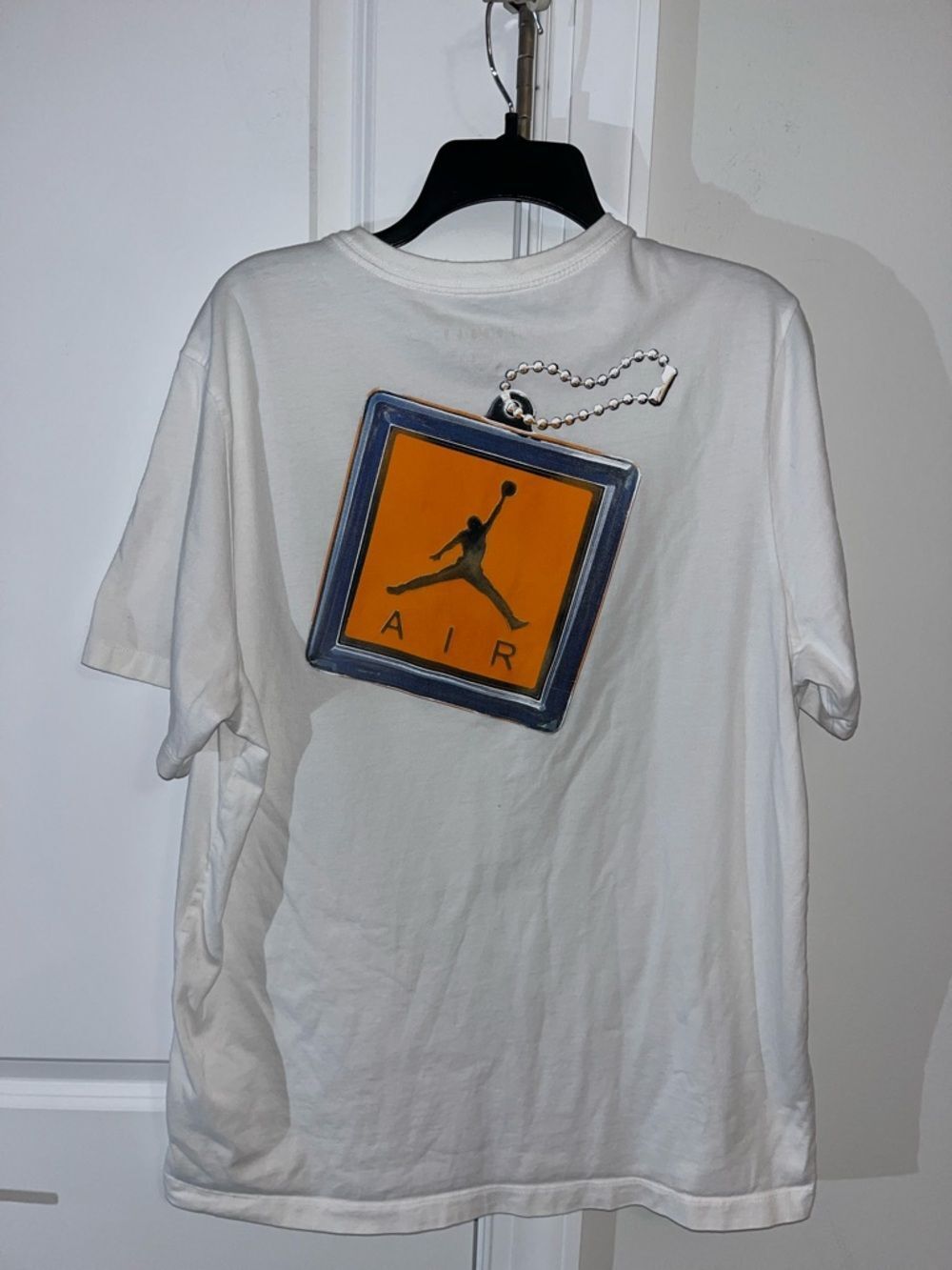 White Jordan Key Chain Air Swingman Basketball t shirt XL Standard Fit men’s